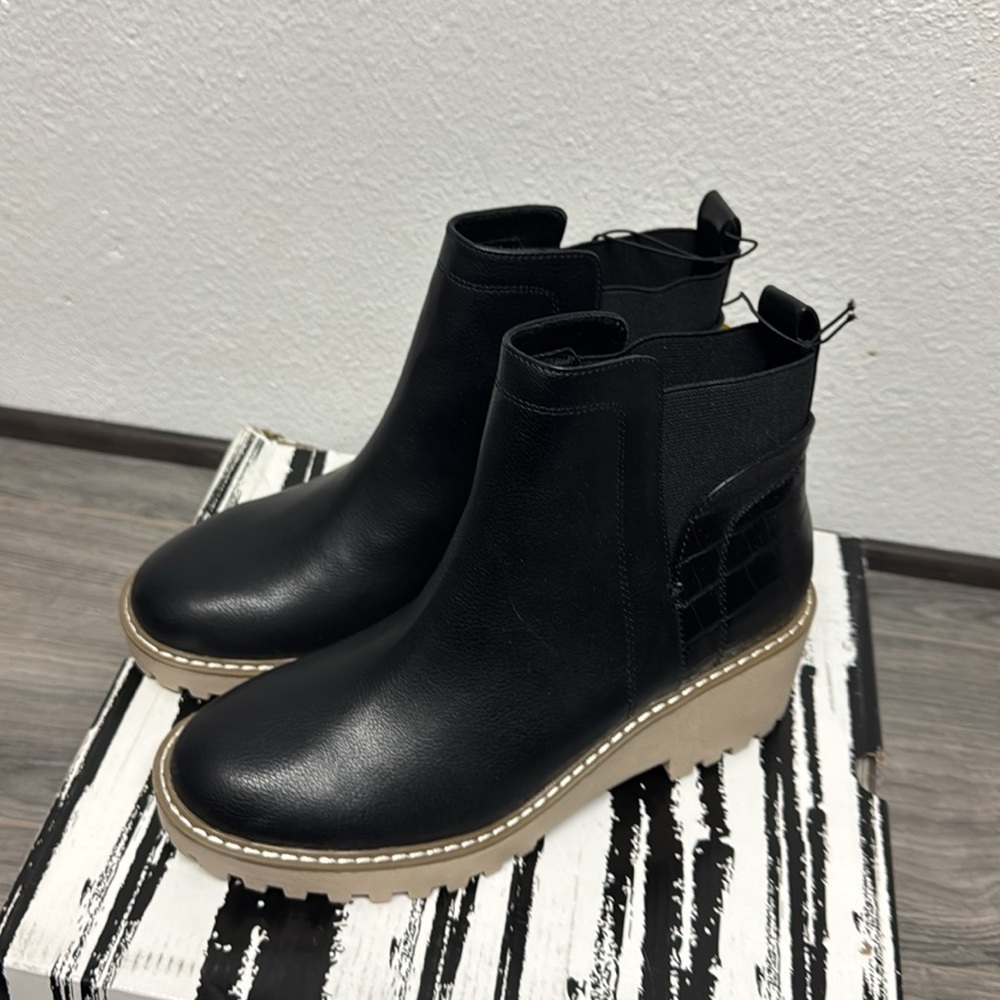 Dolce Vita Women's Slip On Rancher Ankle Chelsea Boot - Picture 5 of 6